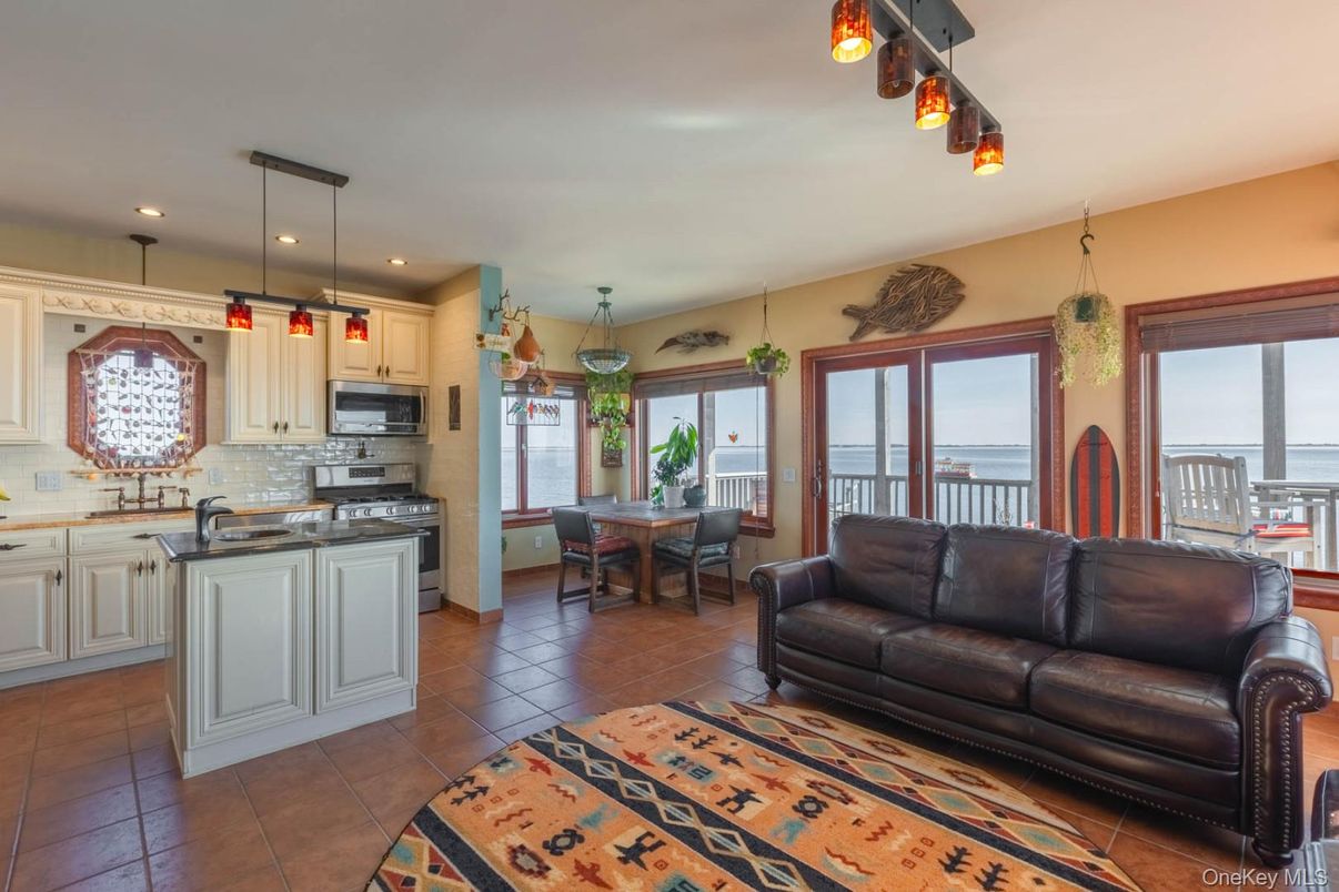 Dining room, Interior, Kitchen, Pendant Lights, Recessed Lighting, Stainless Steel Appliances, Water