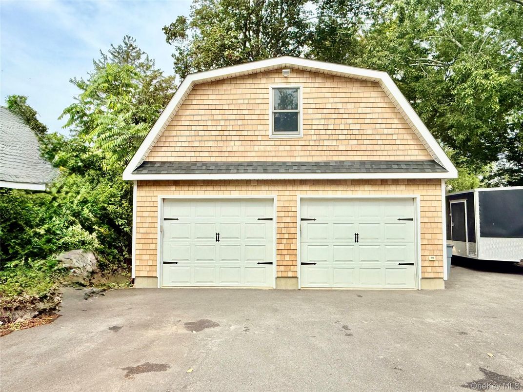 Detached Garage, Exterior