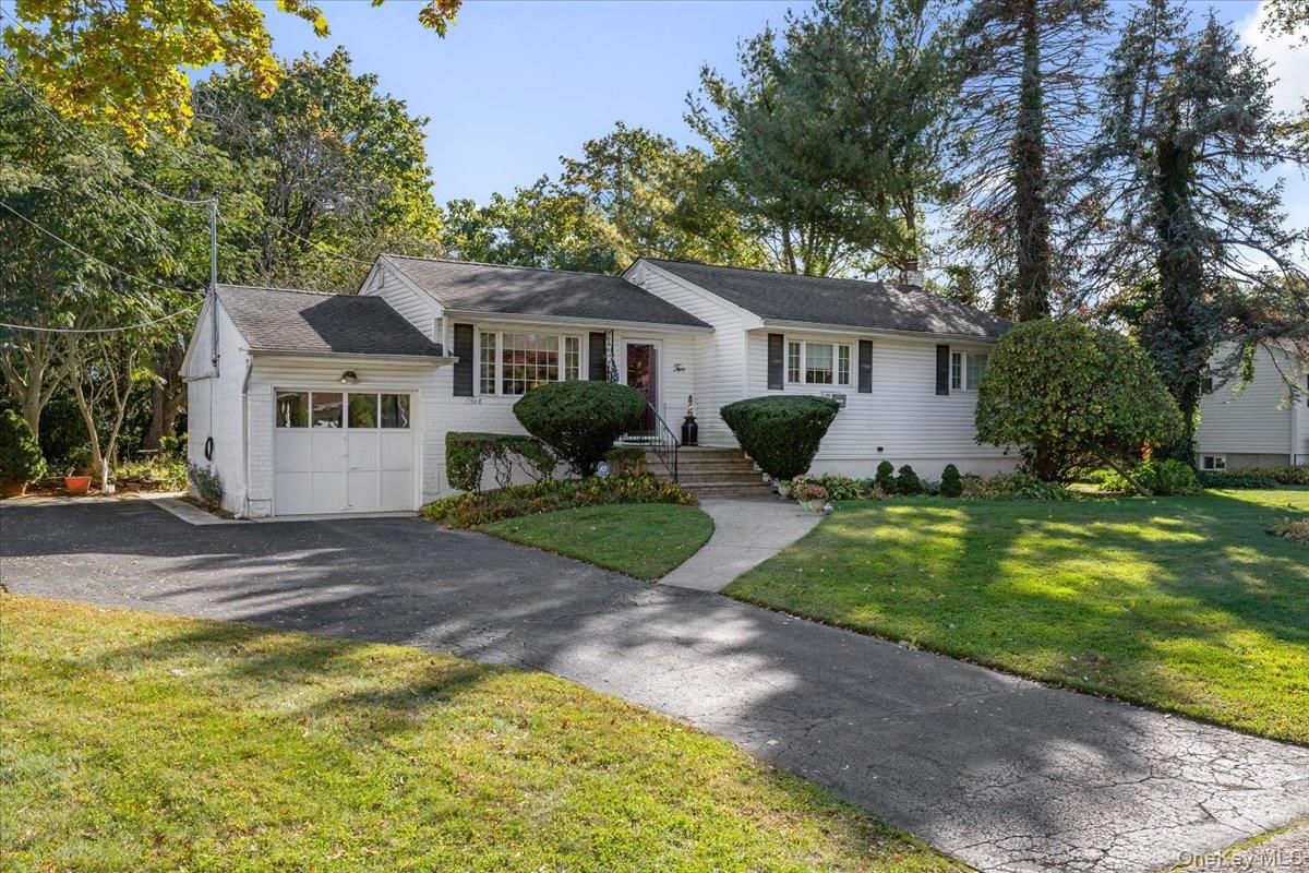 Attached, Exterior, Facade, Cape Cod