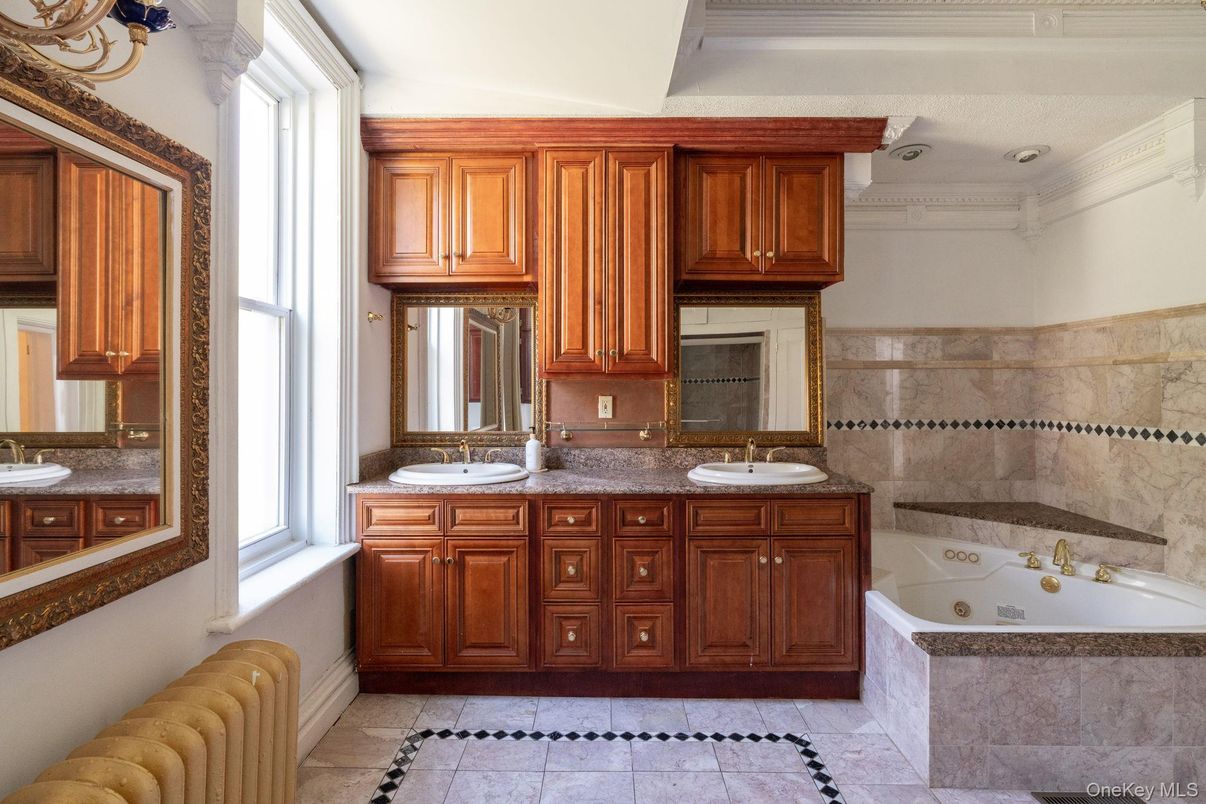 Bathroom, Dual Sink Vanities, Interior