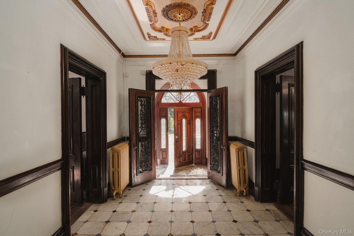 Chandelier, Interior