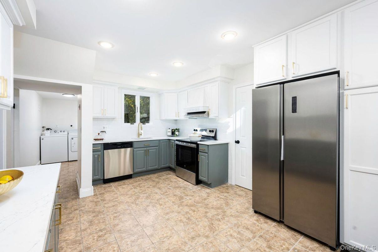 Interior, Kitchen, Recessed Lighting, Stainless Steel Appliances, Washer