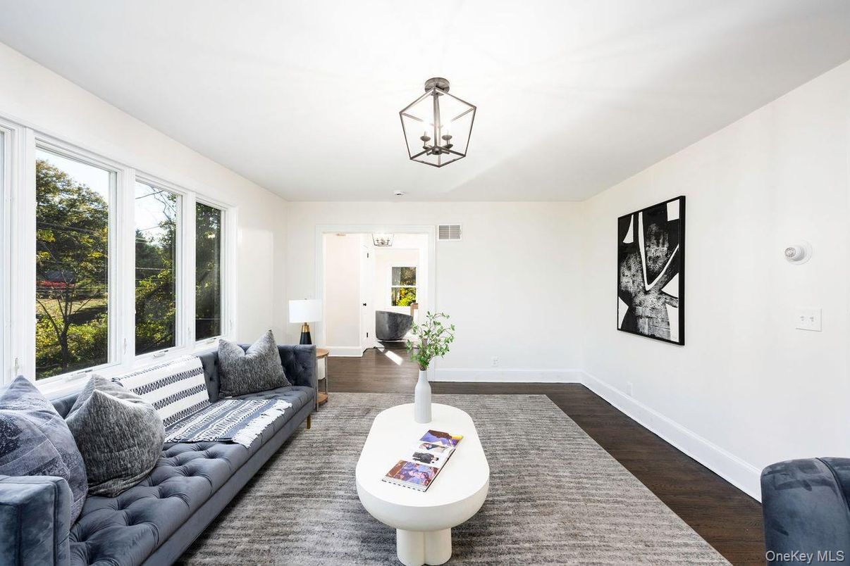 Interior, Living room, Pendant Lights, Wood Texture Flooring