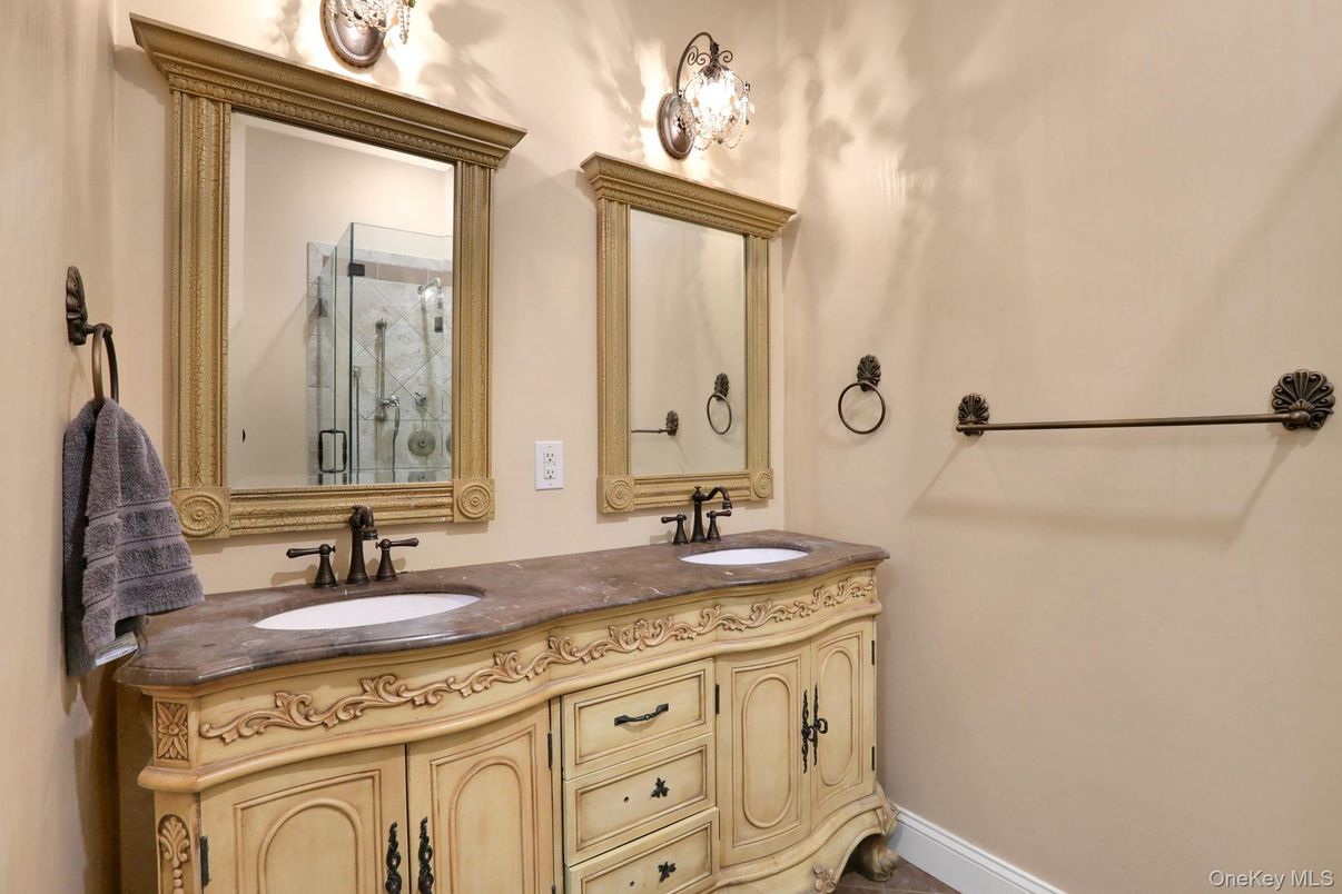 Bathroom, Dual Sink Vanities, Interior