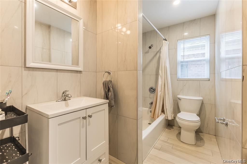 Bathroom, Interior, Recessed Lighting, Wood Texture Flooring