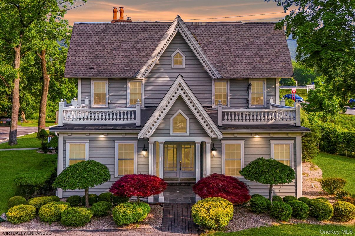 Exterior, Facade, Queen Anne Victorian