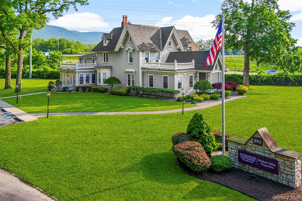 Backyard, Exterior, Facade, Queen Anne Victorian