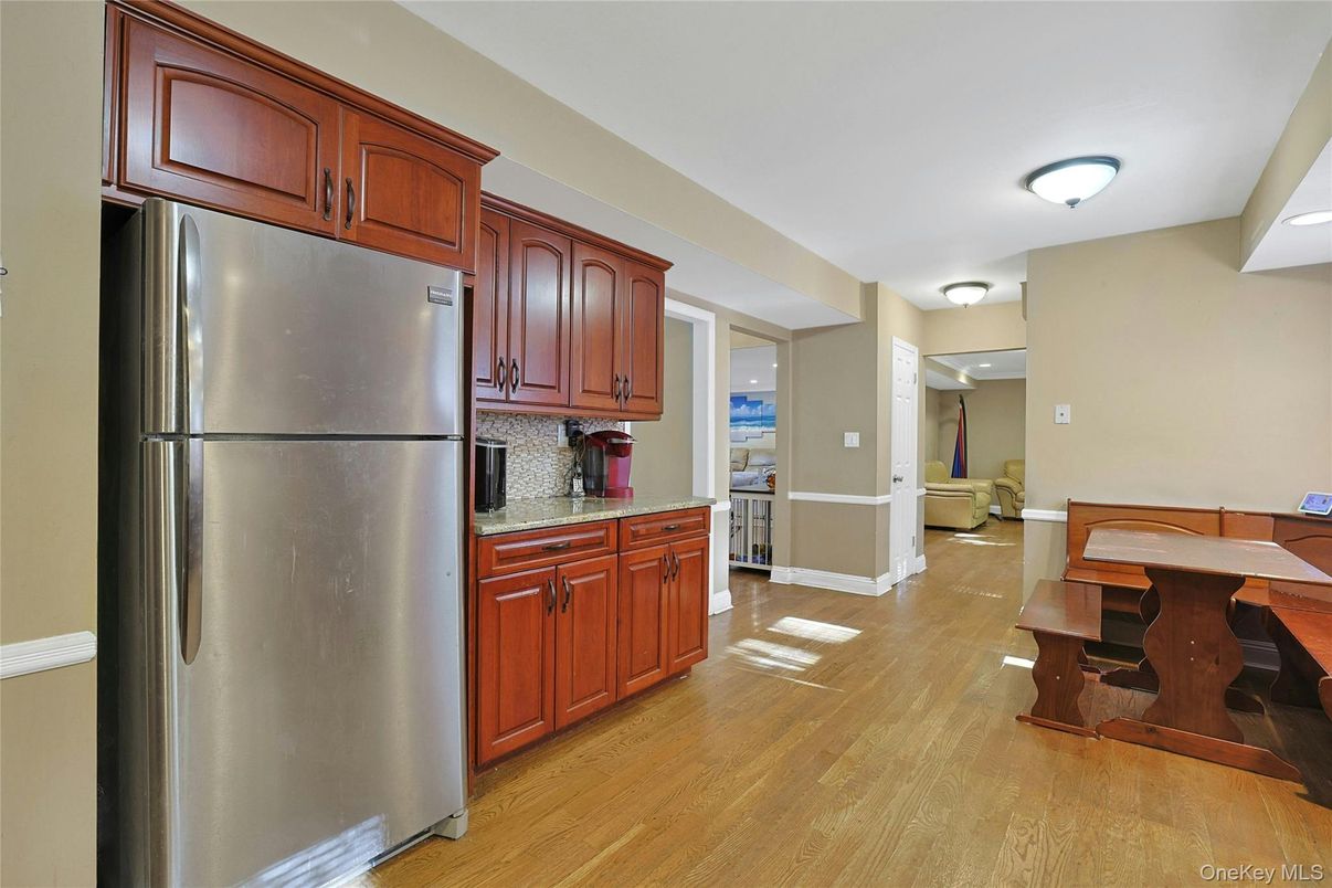 Dining room, Interior, Kitchen, Stainless Steel Appliances, Wood Texture Flooring