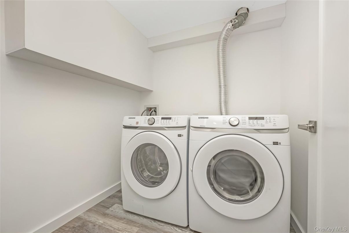 Interior, Washer, Wood Texture Flooring