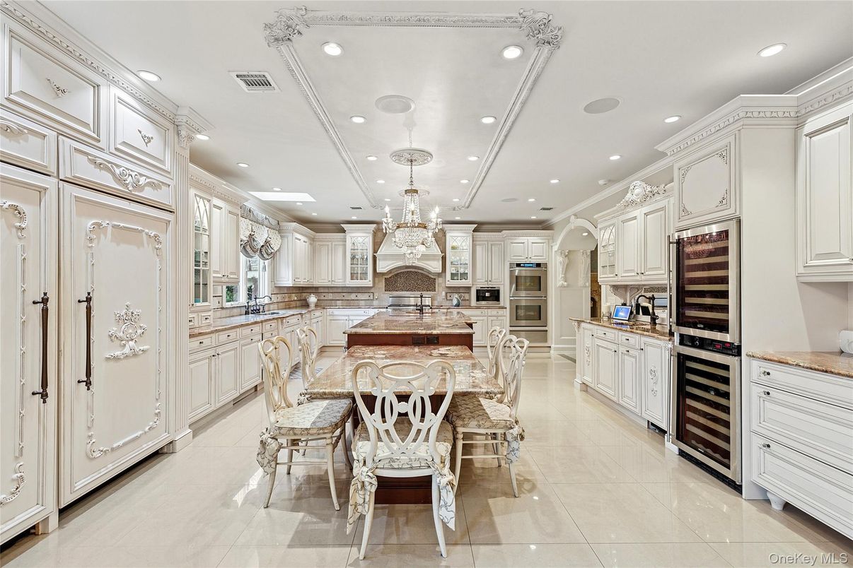 Chandelier, Dining room, Interior, Kitchen, Recessed Lighting, Stainless Steel Appliances
