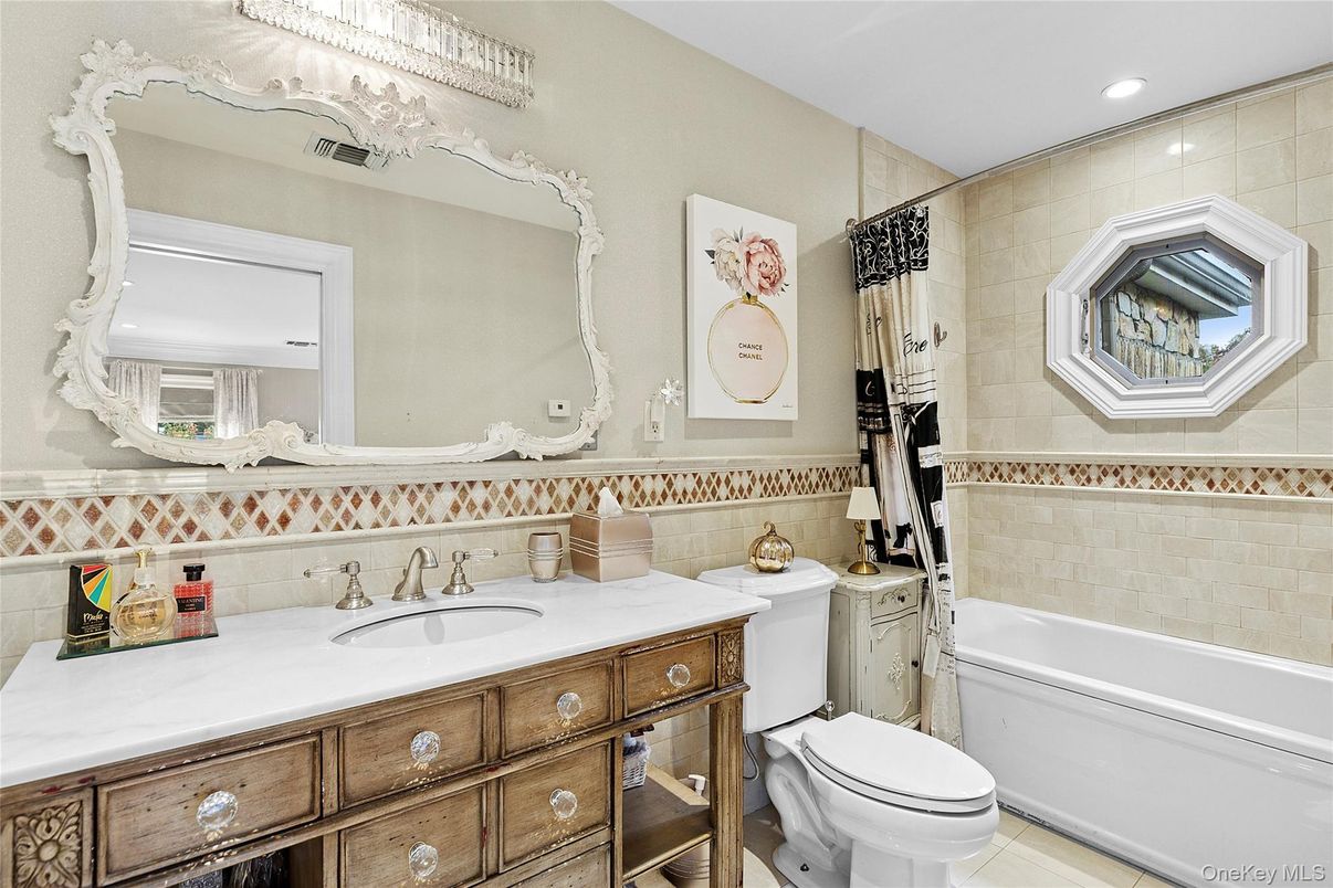 Bathroom, Interior, Recessed Lighting