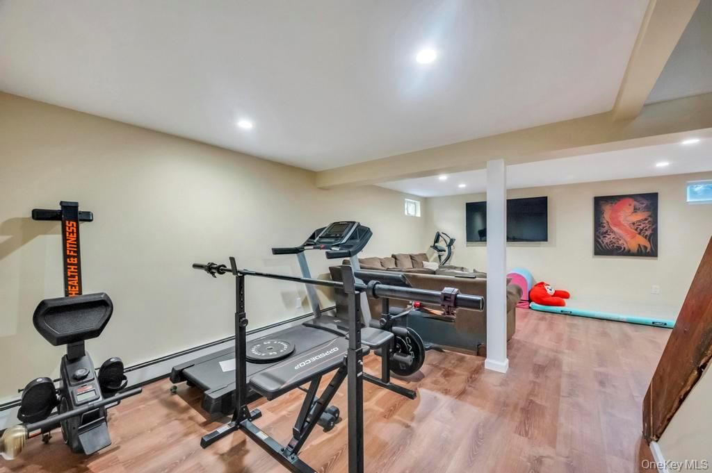 Fitness Equipment, Interior, Recessed Lighting, Wood Texture Flooring