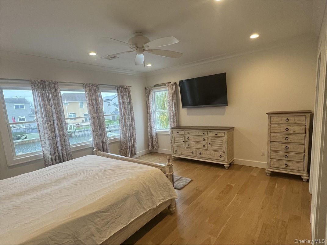 Bedroom, Interior, Recessed Lighting, Water, Wood Texture Flooring