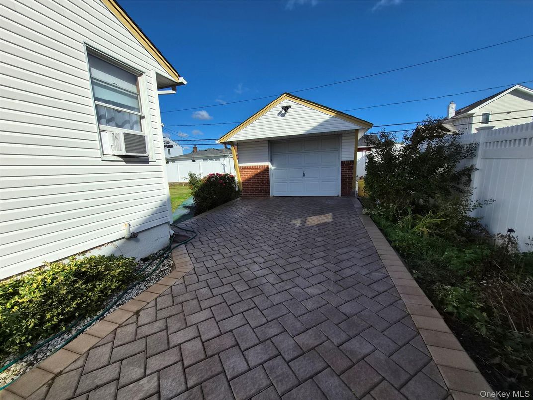 Detached Garage, Exterior