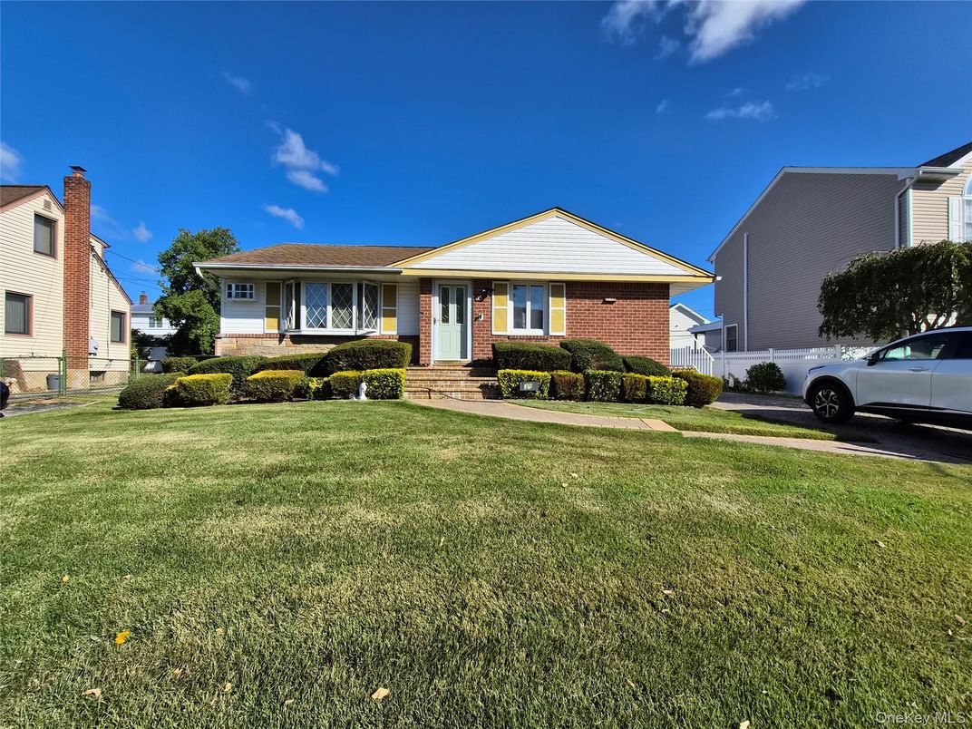 Exterior, Facade, Brick Facade, Split Level