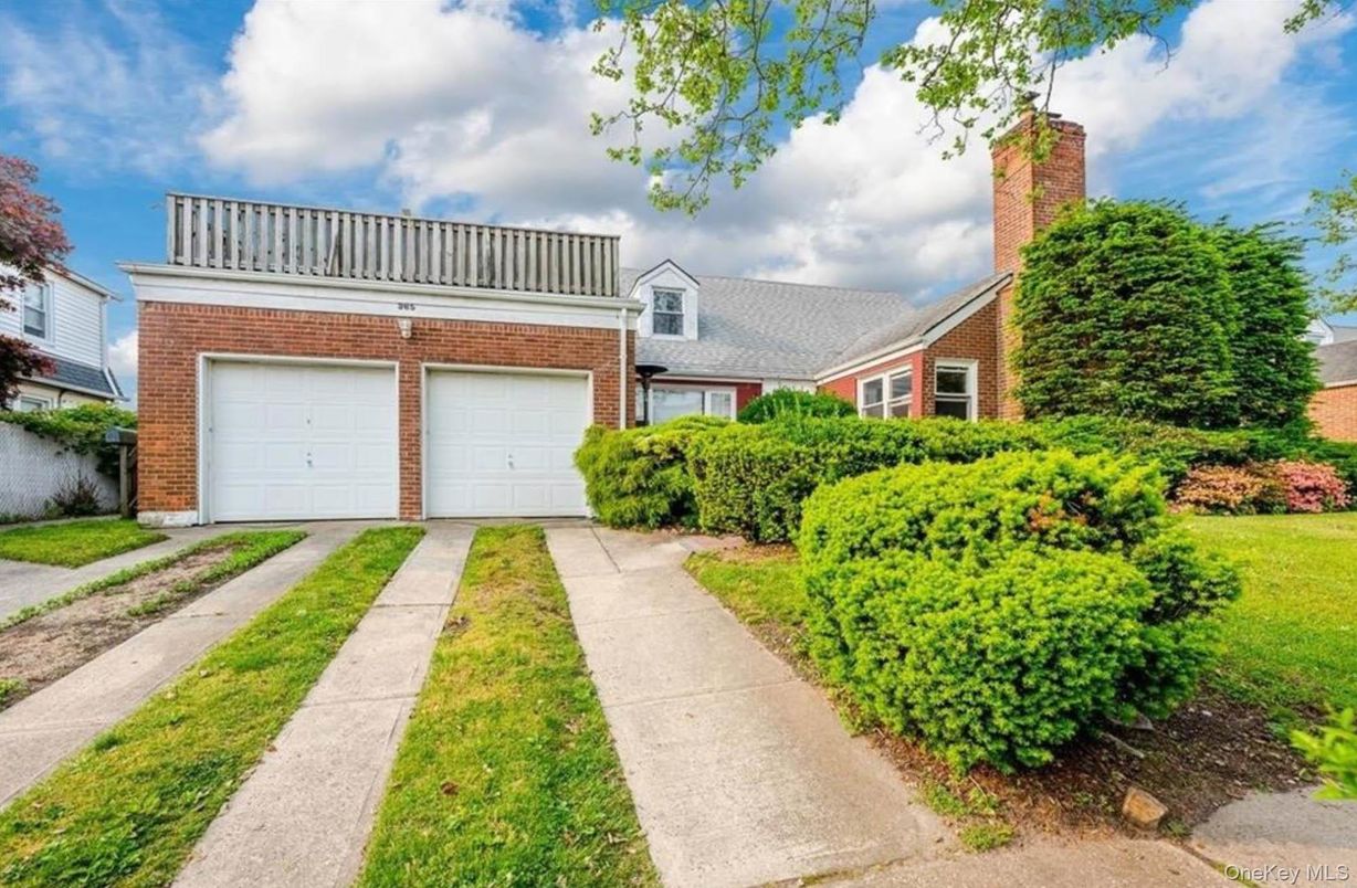 Attached, Exterior, Facade, Brick Facade, Cape Cod