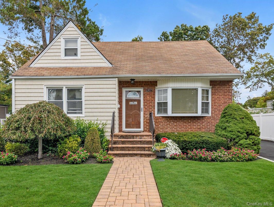 Exterior, Facade, Brick Facade, Cape Cod
