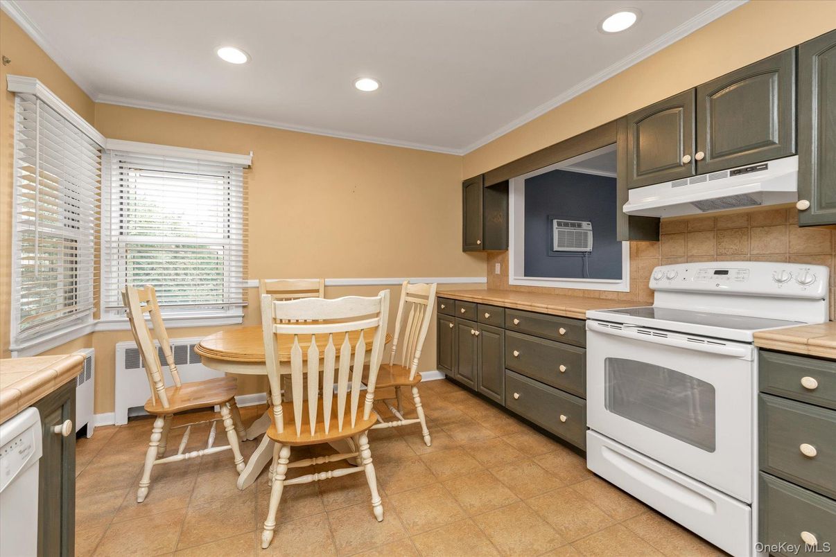 Dining room, Interior, Kitchen, Recessed Lighting