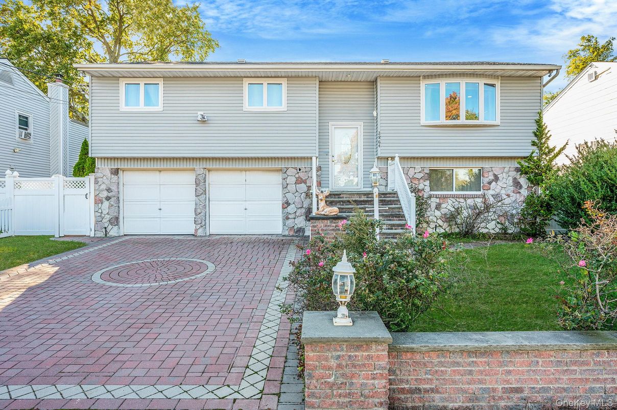 Attached, Exterior, Facade, Raised Ranch