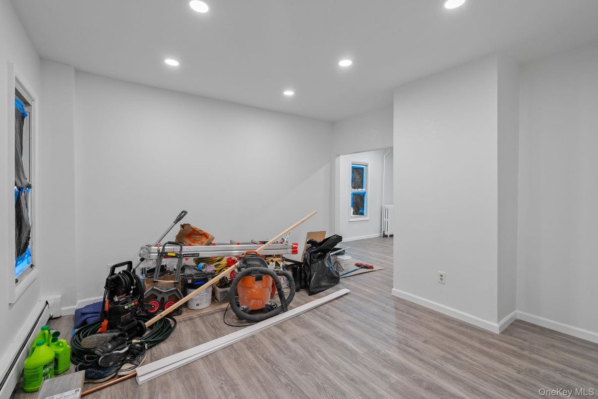 Fitness Equipment, Interior, Recessed Lighting, Wood Texture Flooring