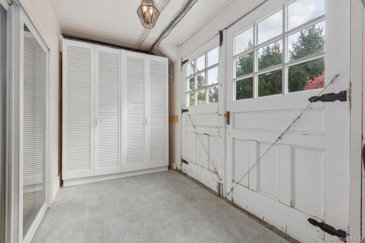 Empty room, Interior, Sun Room