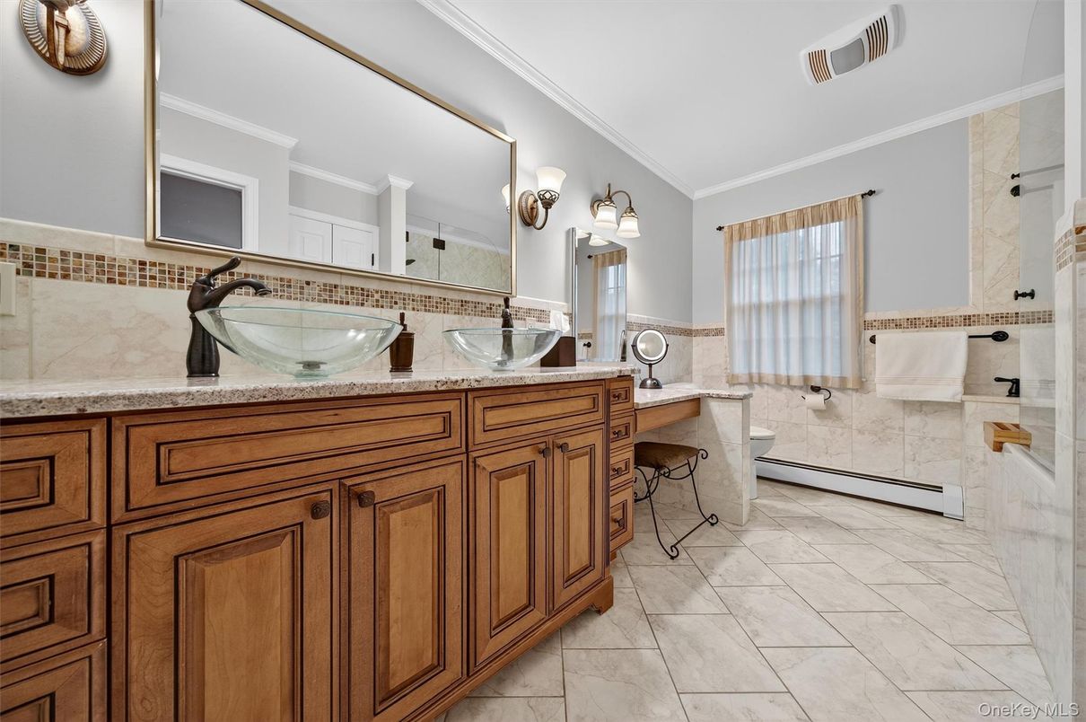Bathroom, Dual Sink Vanities, Interior