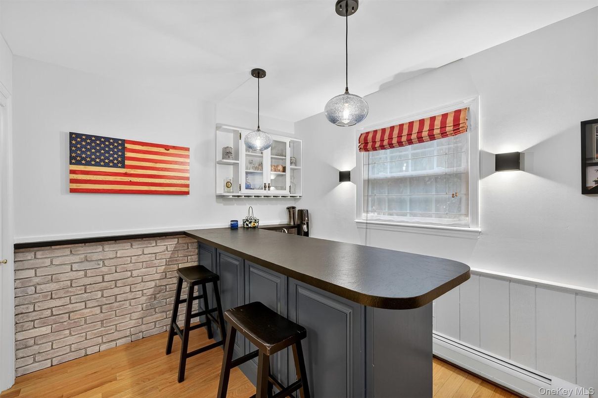 Interior, Pendant Lights, Wood Texture Flooring