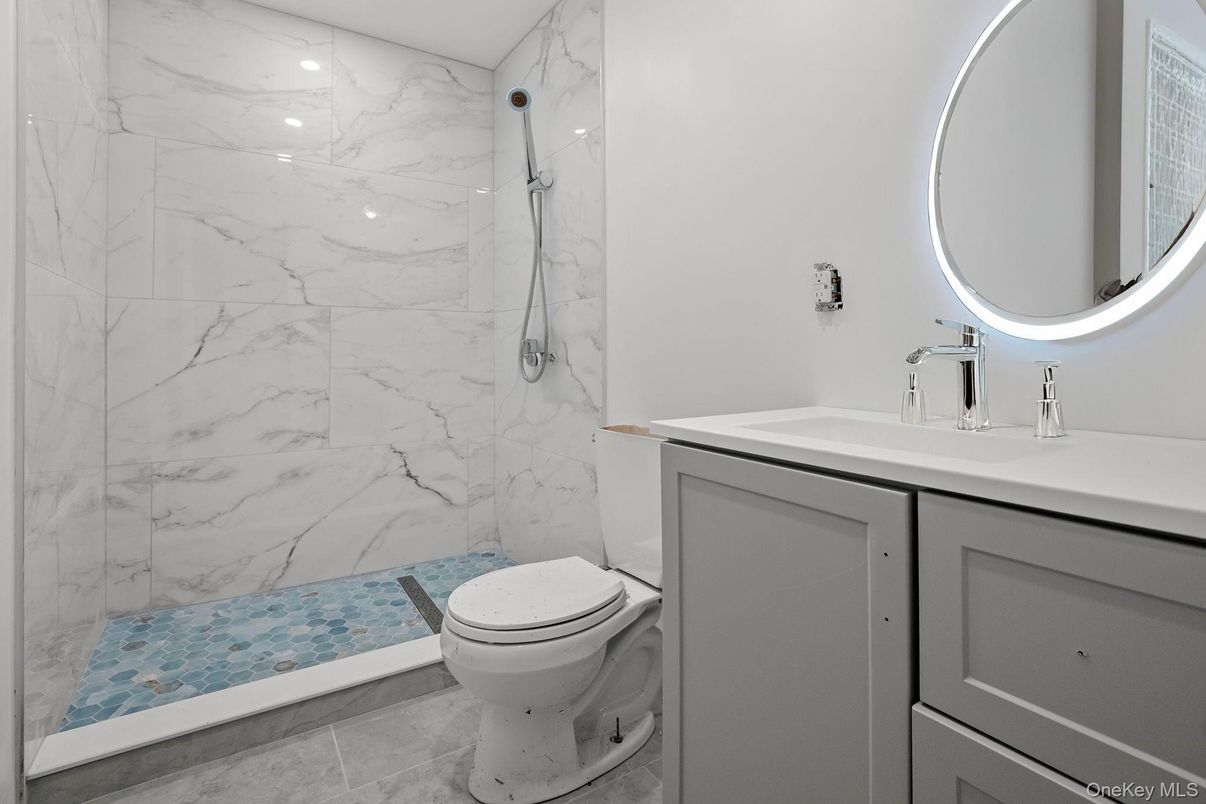 Bathroom, Interior, Marble Walls, Recessed Lighting