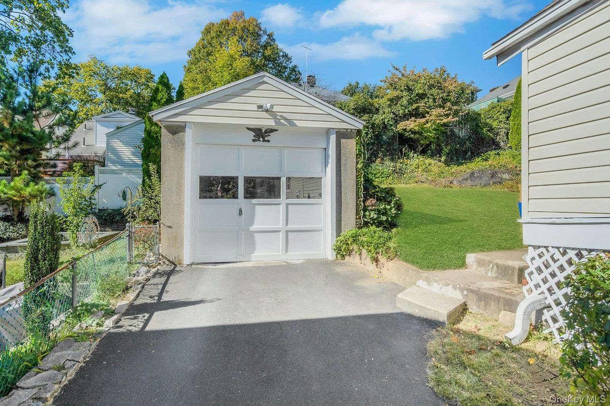 Detached Garage, Exterior