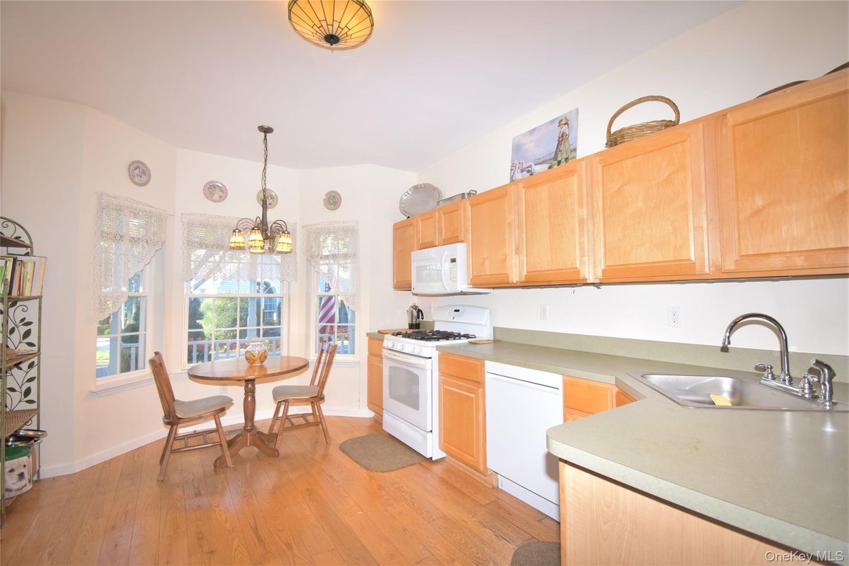 Dining room, Interior, Kitchen, Pendant Lights, Wood Texture Flooring