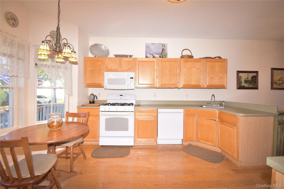 Dining room, Interior, Kitchen, Pendant Lights, Wood Texture Flooring