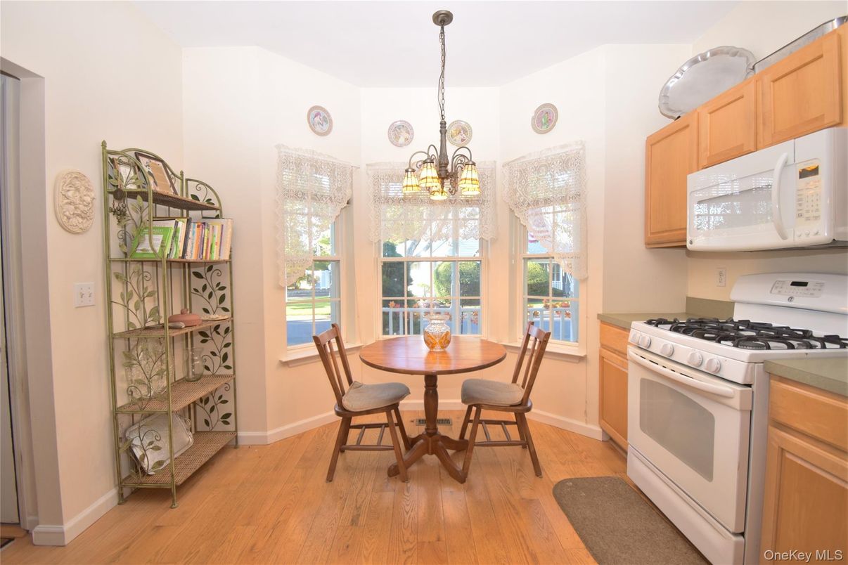 Chandelier, Dining room, Interior, Kitchen, Wood Texture Flooring