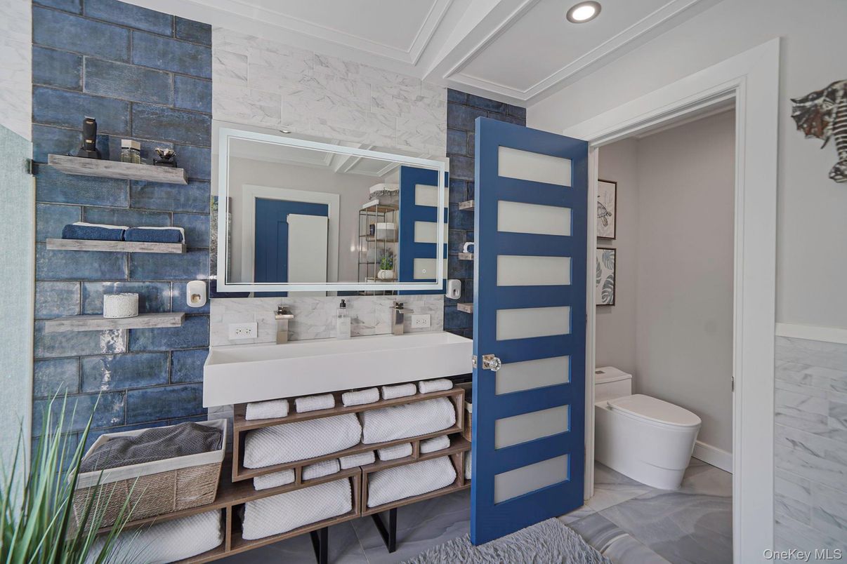 Bathroom, Interior, Recessed Lighting