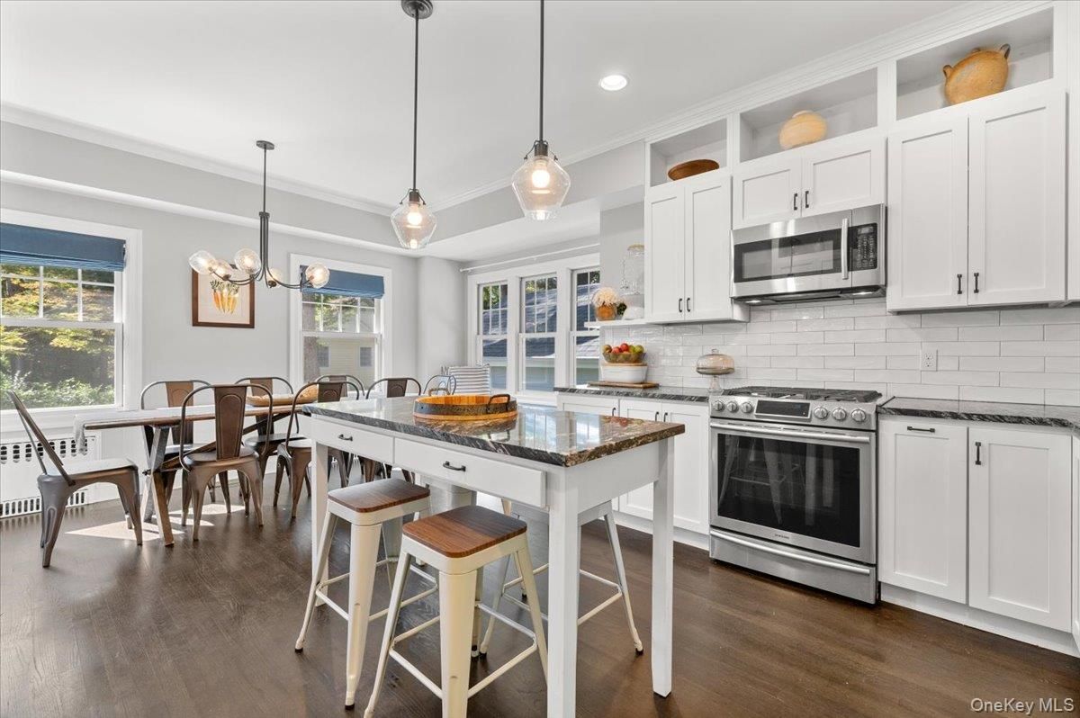 Dining room, Interior, Kitchen, Pendant Lights, Recessed Lighting, Stainless Steel Appliances, Wood Texture Flooring