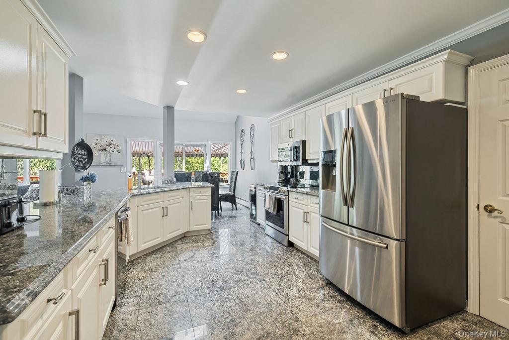 Dining room, Interior, Kitchen, Recessed Lighting, Stainless Steel Appliances