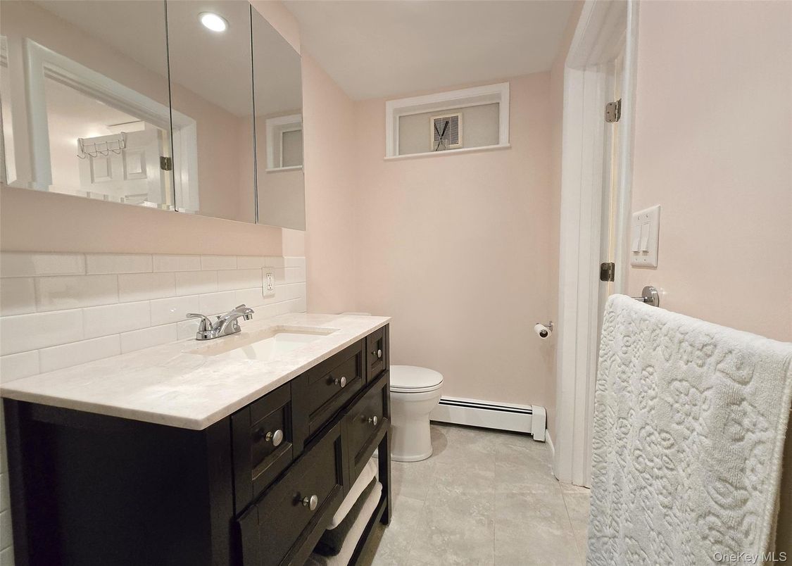 Bathroom, Interior, Recessed Lighting