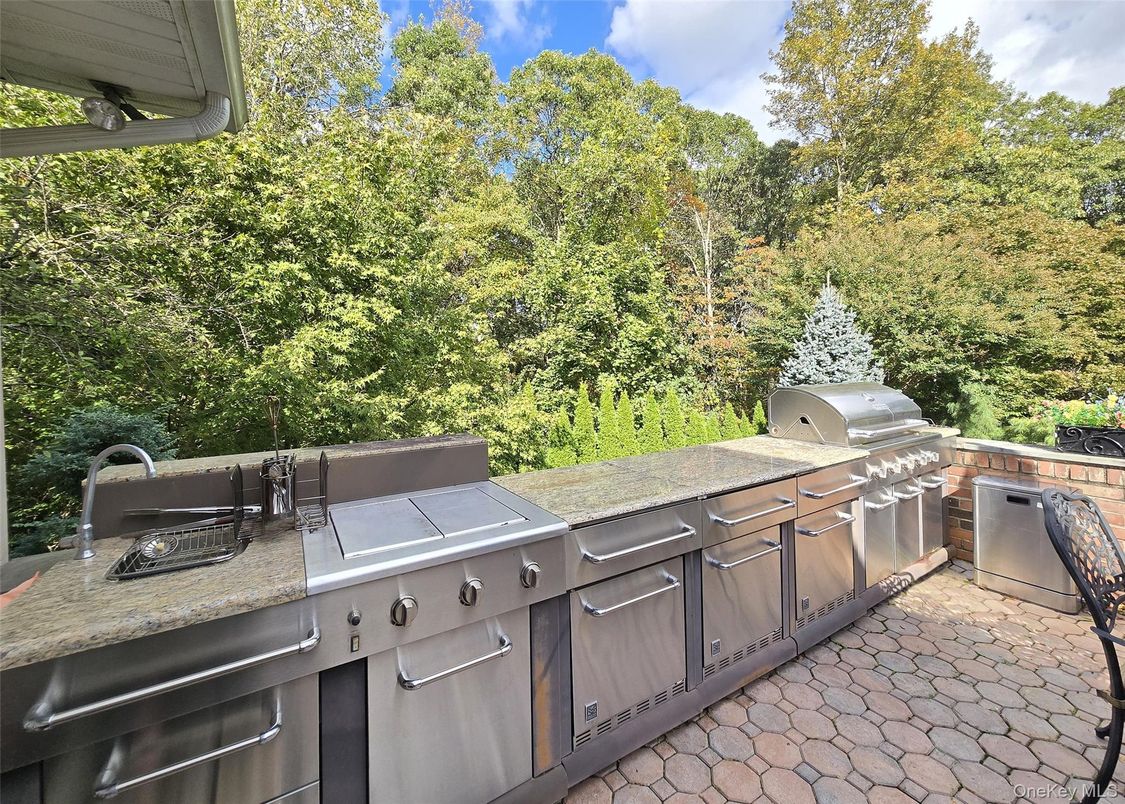Exterior, Outdoor Kitchen