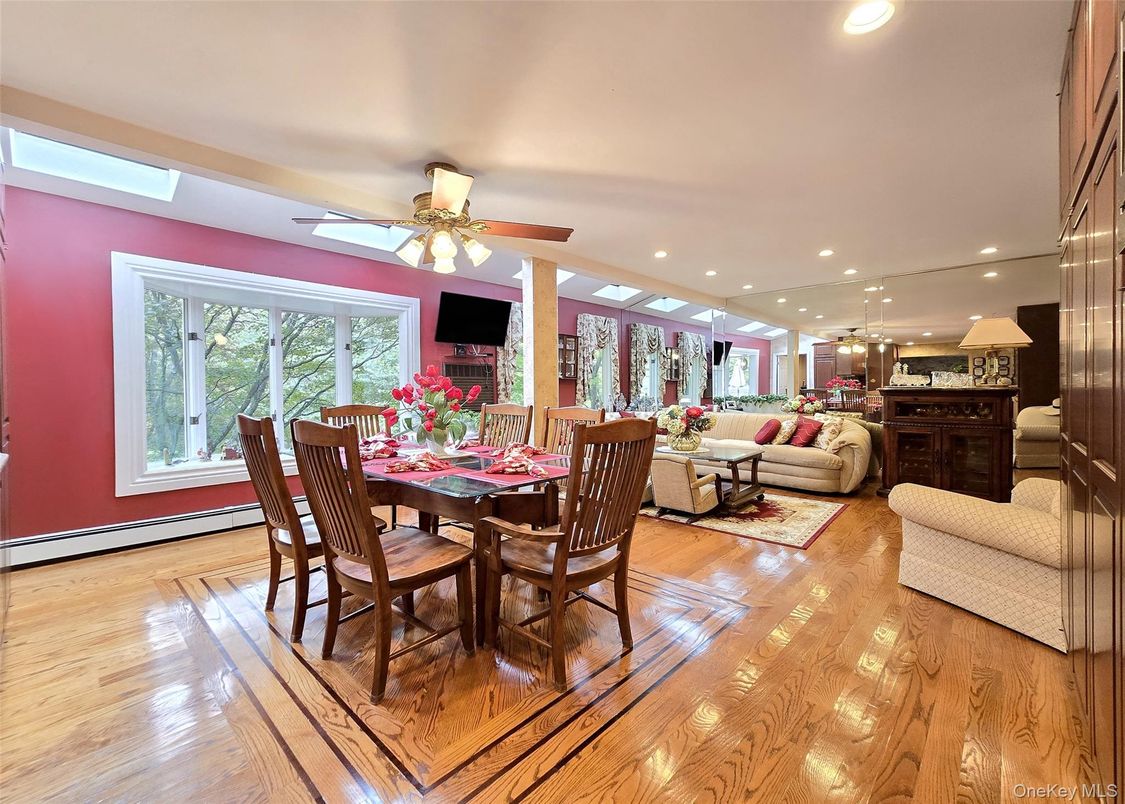Dining room, Interior, Living room, Recessed Lighting, Wood Texture Flooring