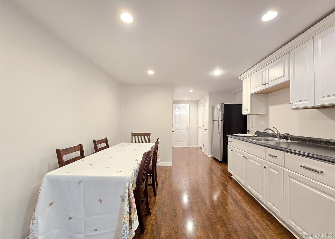 Dining room, Interior, Kitchen, Recessed Lighting, Wood Texture Flooring
