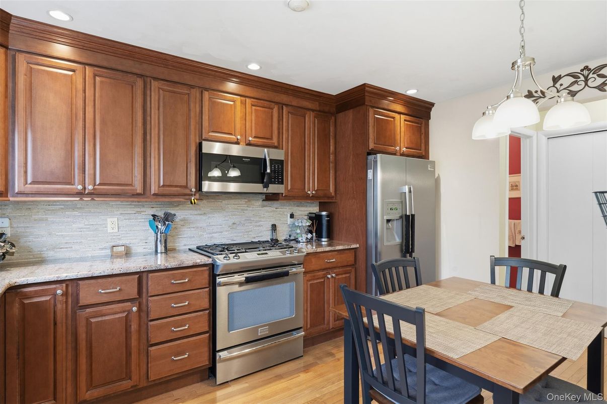 Dining room, Interior, Kitchen, Pendant Lights, Recessed Lighting, Stainless Steel Appliances, Wood Texture Flooring