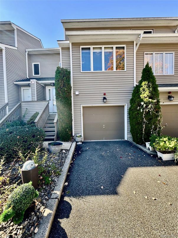 Attached, Exterior, Facade, Raised Ranch