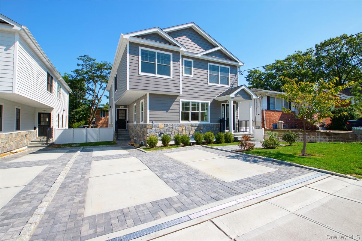 Exterior, Facade, Queen Anne Victorian