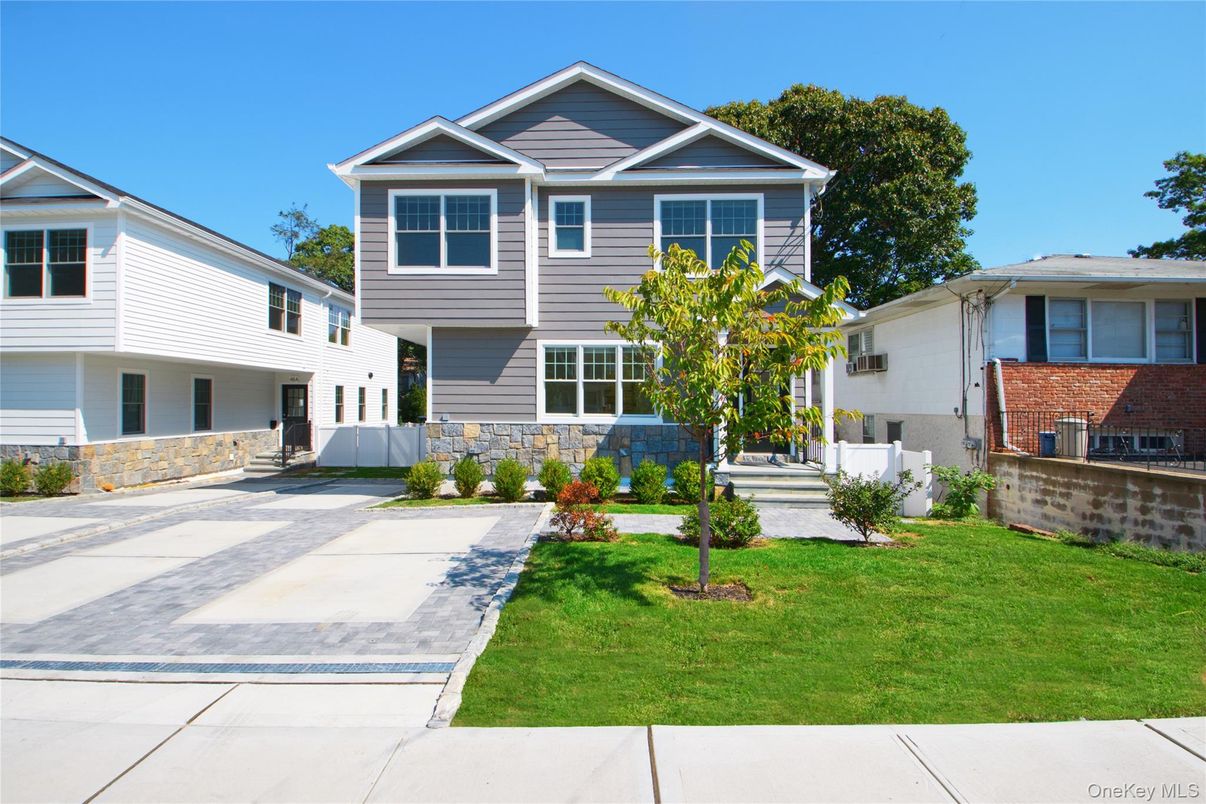 Exterior, Facade, Farmhouse