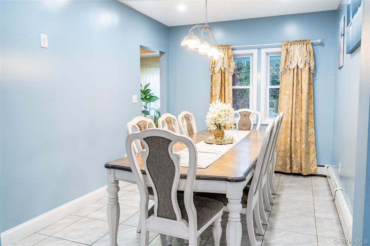 Dining room, Interior, Recessed Lighting