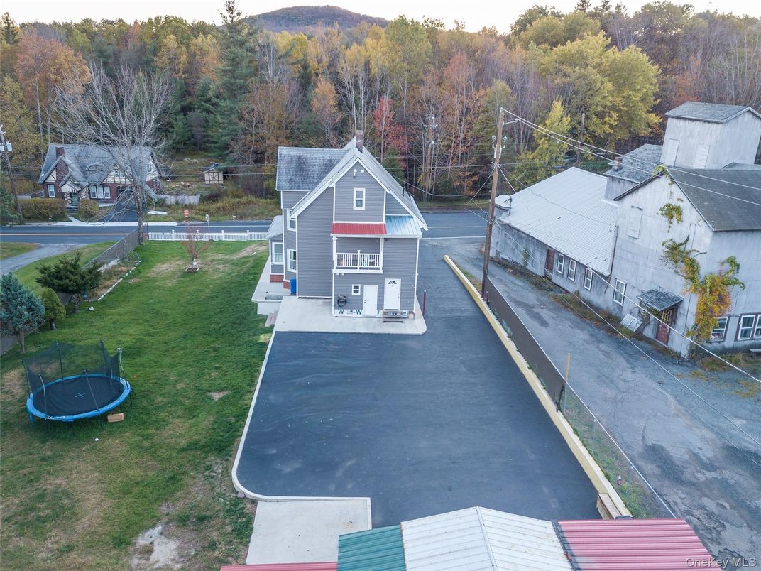 Exterior, Drone