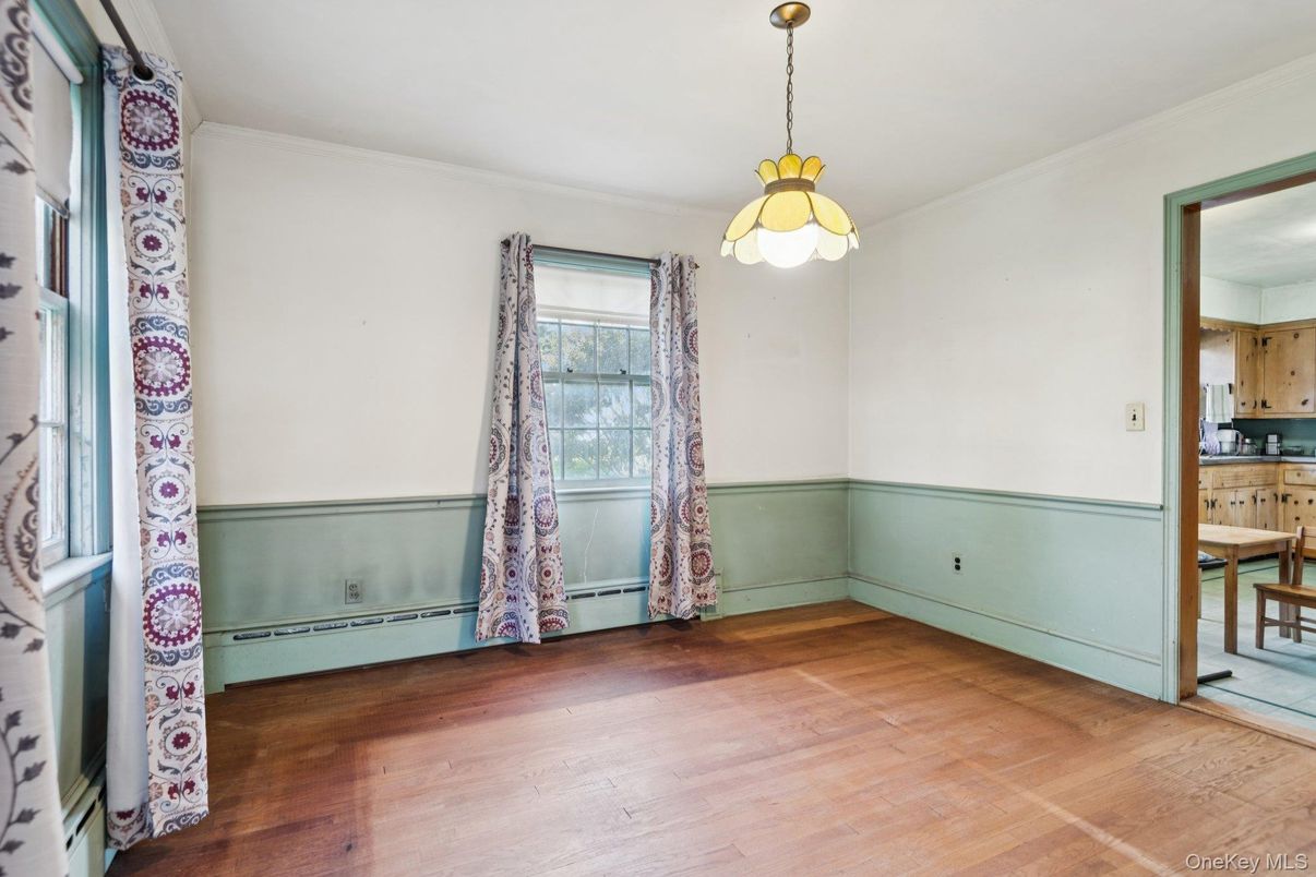 Interior, Pendant Lights, Wood Texture Flooring
