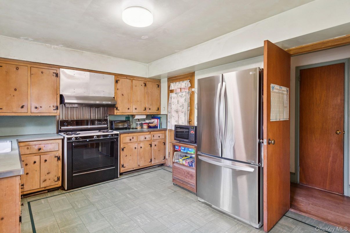 Interior, Kitchen, Stainless Steel Appliances