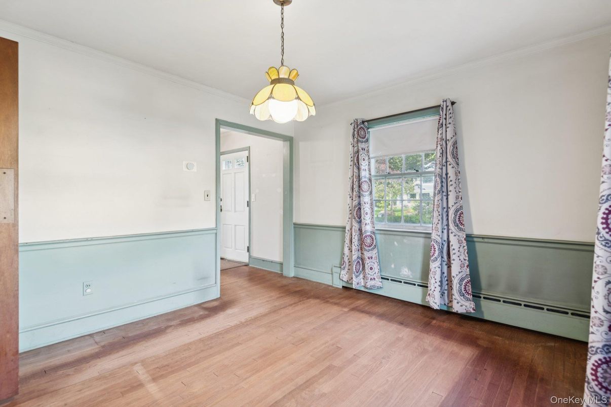 Empty room, Interior, Pendant Lights, Wood Texture Flooring