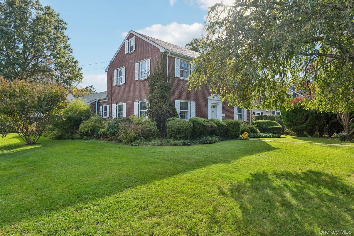 Backyard, Exterior, Facade, Brick Facade, Georgian