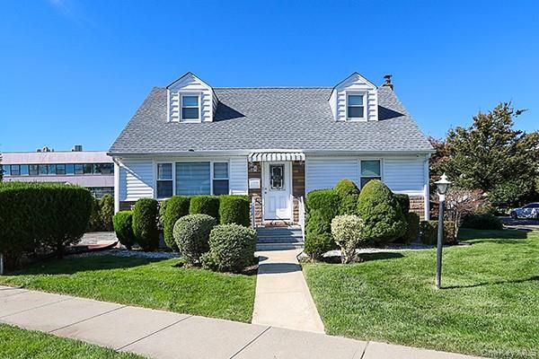 Exterior, Facade, Cape Cod